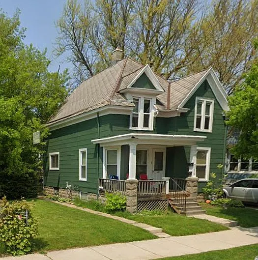 1910 Green St — Photo 1
