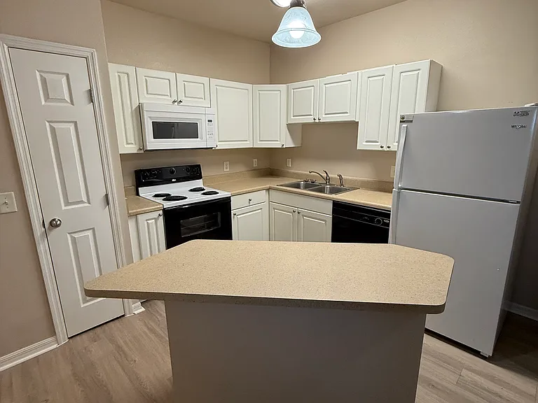 1610 Raena Dr #209 — Photo 2