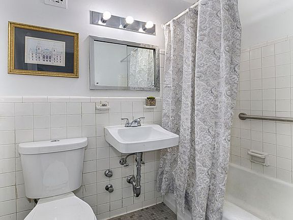 5th image of 144 E 84th St APT 5H