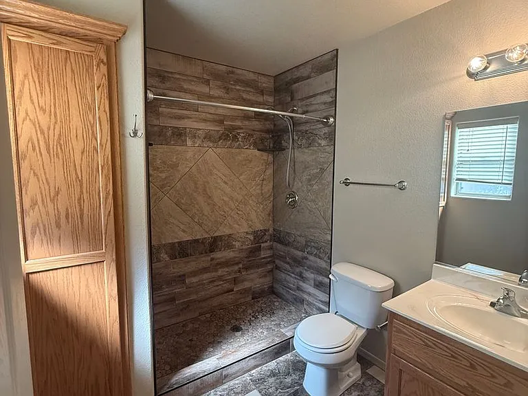 1420 Jefferson St — Photo 9