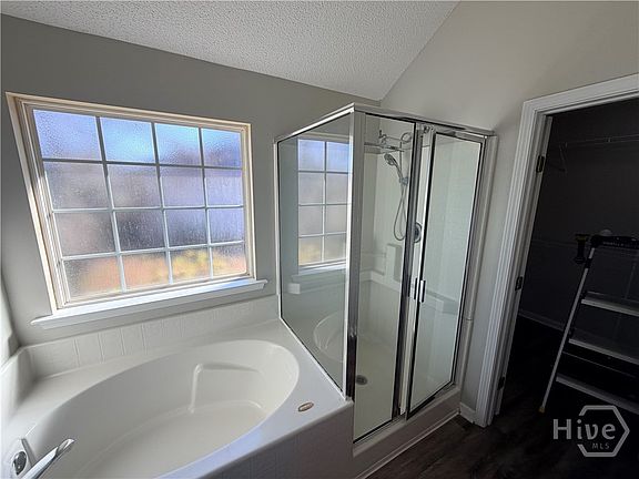 4th image of 414 Roberts Way