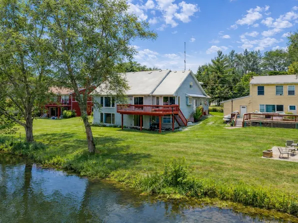187 Hilltop Dr, Lake In The Hills, IL 60156