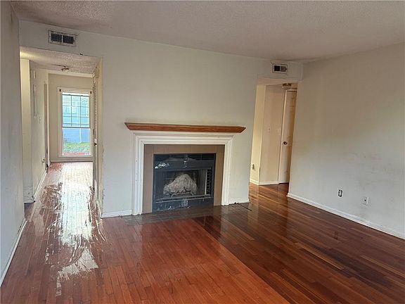 5th image of 1166 Booth Rd #908