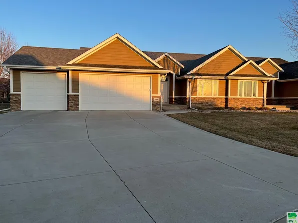243 La Costa Ln, North Sioux City, SD 57049
