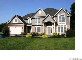 242 Gallant Fox Ln, Webster, NY 14580