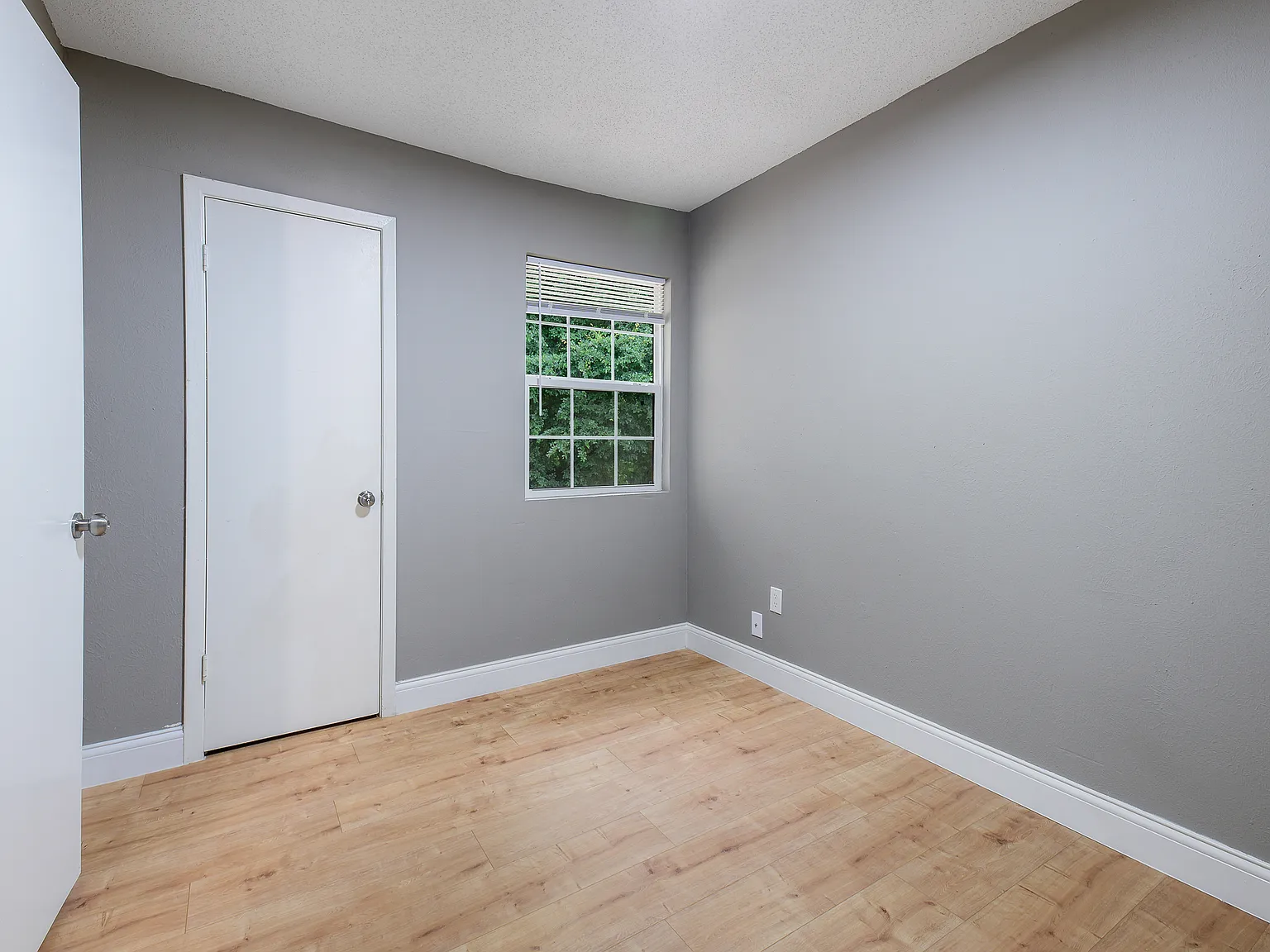879 Dublin Dr — Photo 4