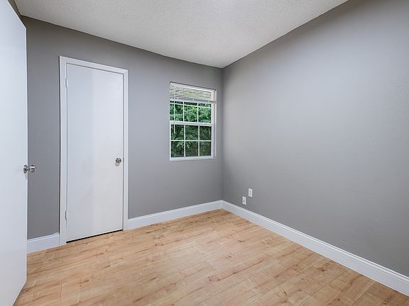 4th image of 879 Dublin Dr APT D