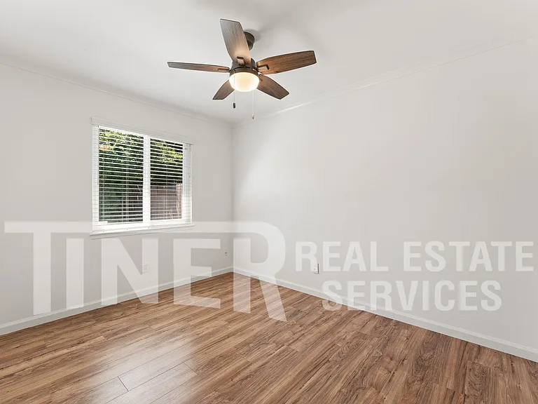 6000 Coyle Ave — Photo 15