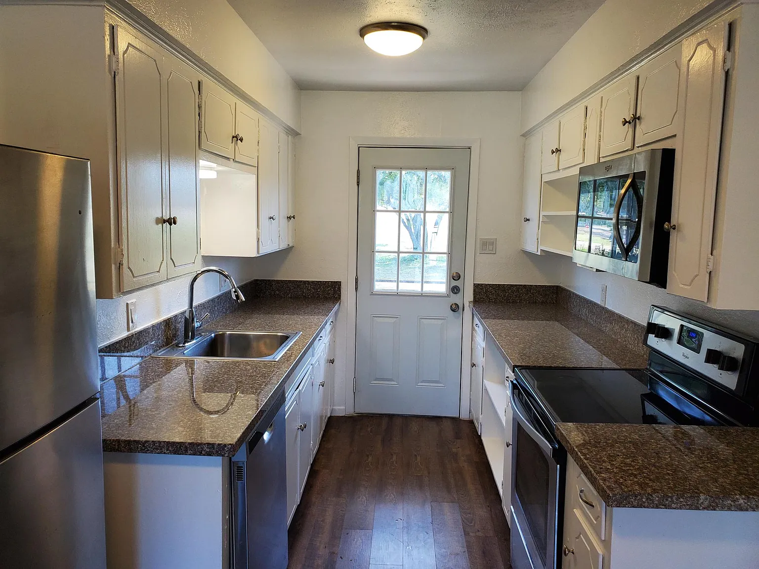 2 bed, 900 sqft, $1,350 — Photo 4