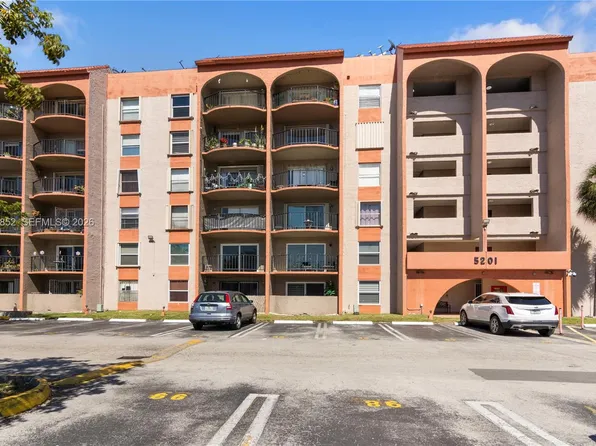 5201 NW 7th St APT 105, Miami, FL 33126