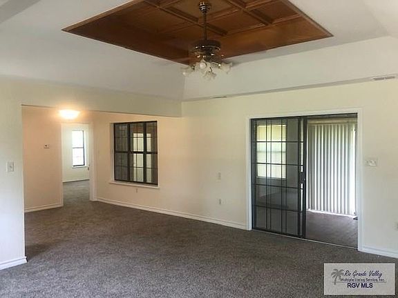3rd image of 5627 La Luna Cir