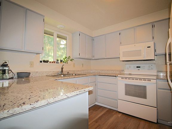 5th image of 803 Astor Ave