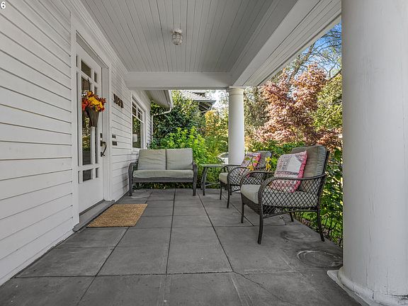 3rd image of 1030 NE Floral Pl