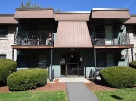 4 Strawberry Bank Rd