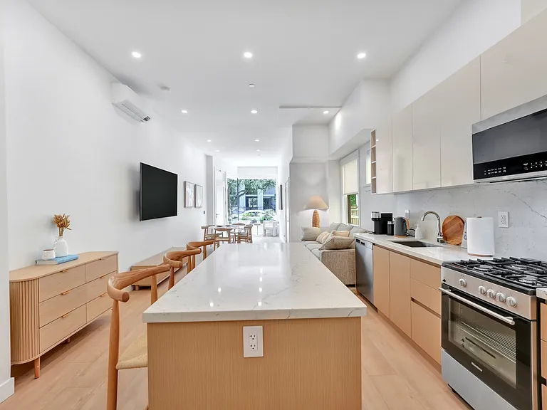 955B Nicola St — Photo 14