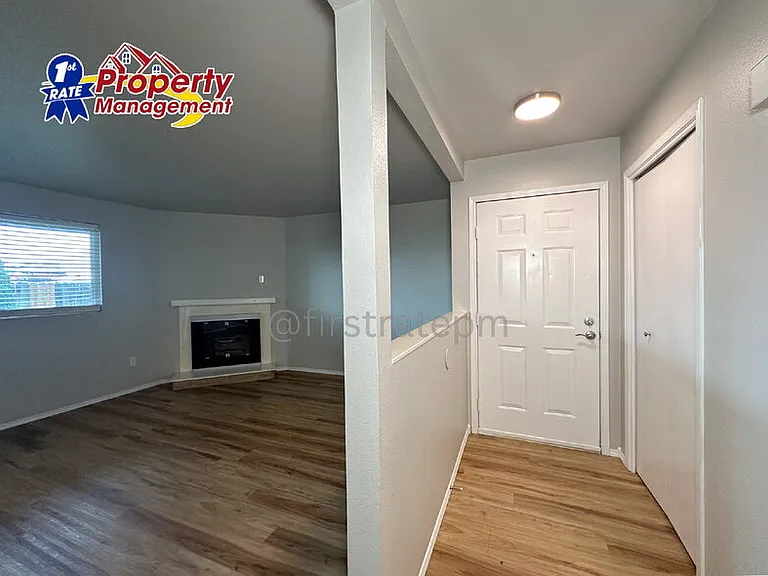 4824 W Blodgett Ln #202 — Photo 3