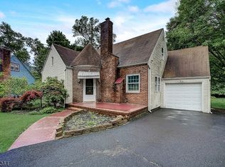 221 Delacy Dr, North Plainfield, NJ 07060