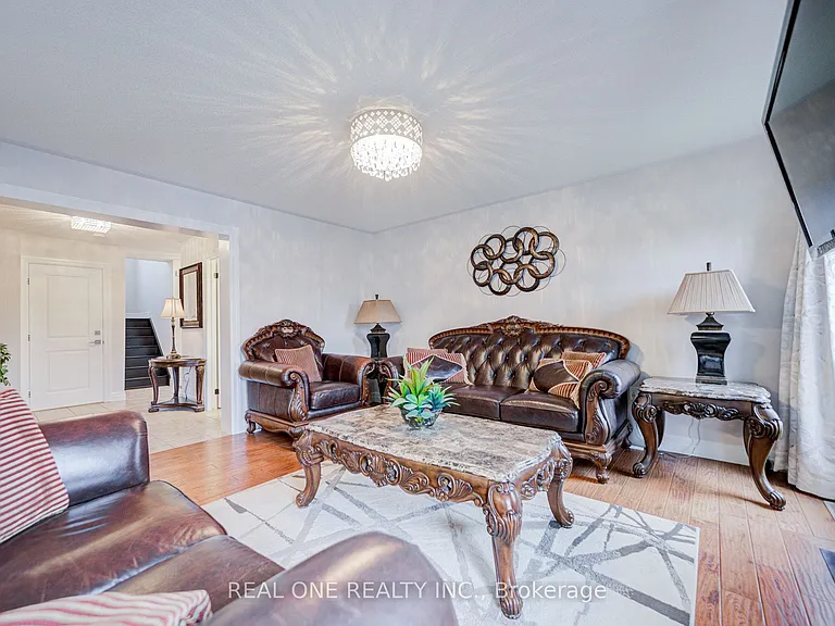 27 Cranston St #UPPER — Photo 8