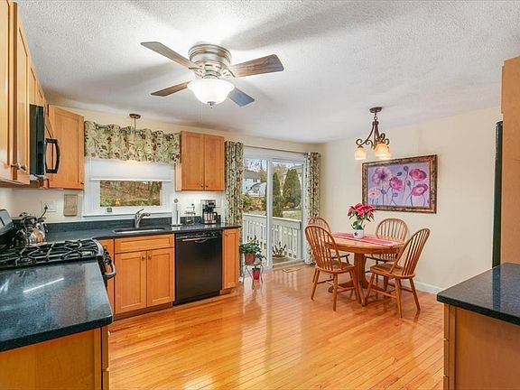 5th image of 9 Twin Brooks Cir #9