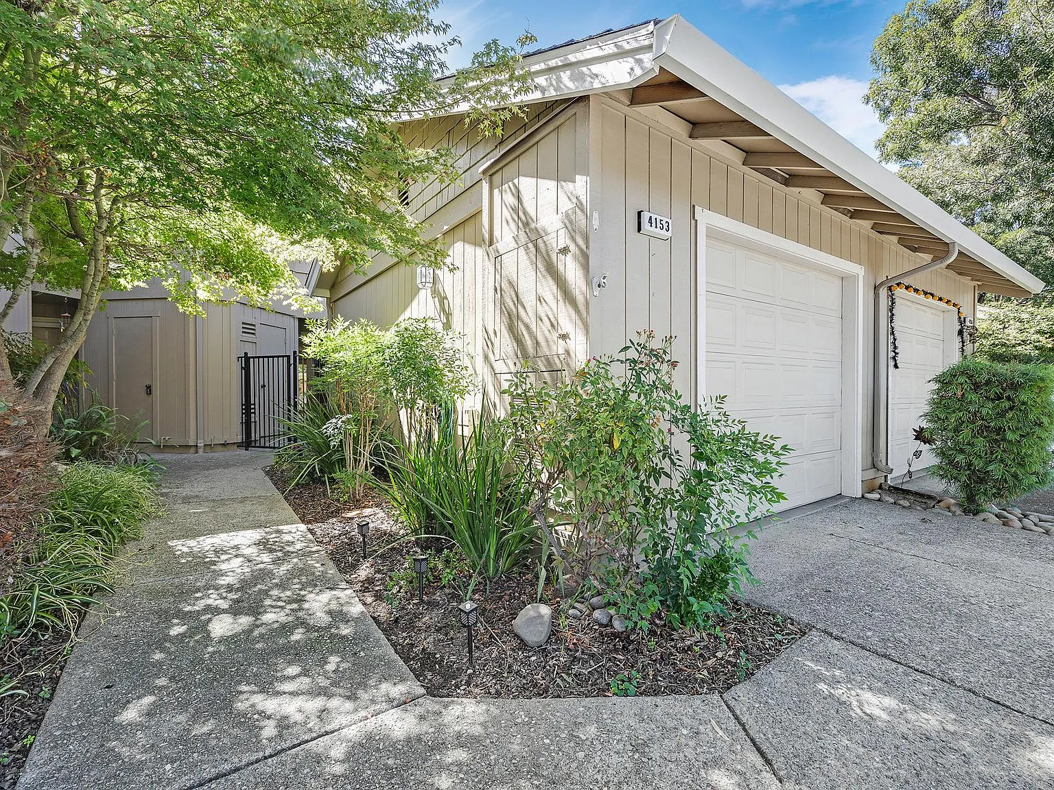 2 bed, 2.5 bath, 1190 sqft, $3,350 — Photo 1