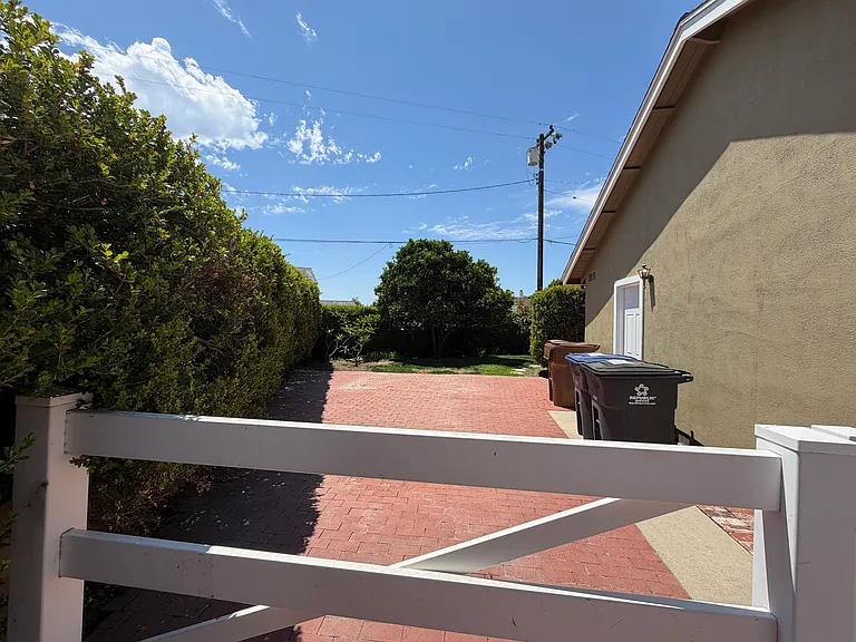 Side yard for RV parking
