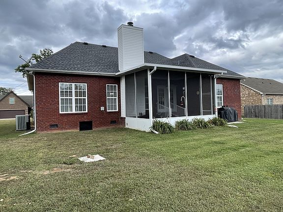 3rd image of 311 Shelby Cir