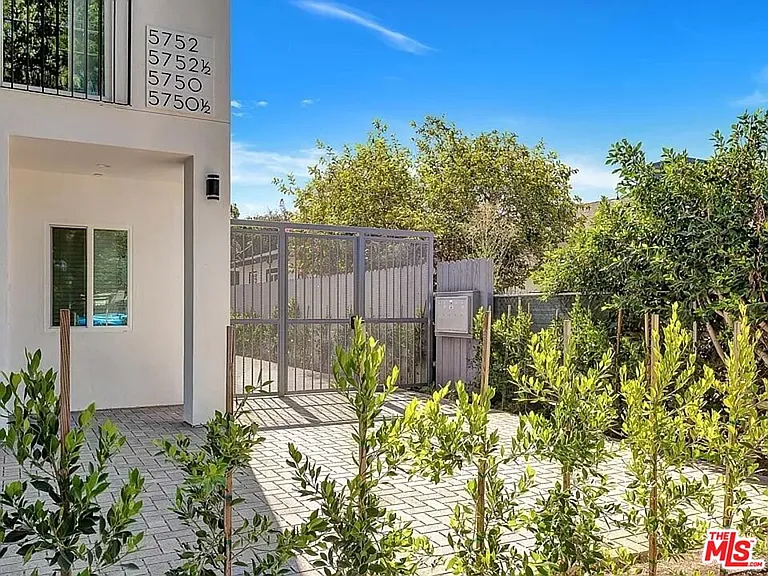 5752 Kester Ave — Photo 18