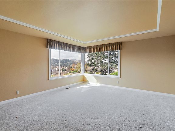 5th image of 1088 Country Club Dr