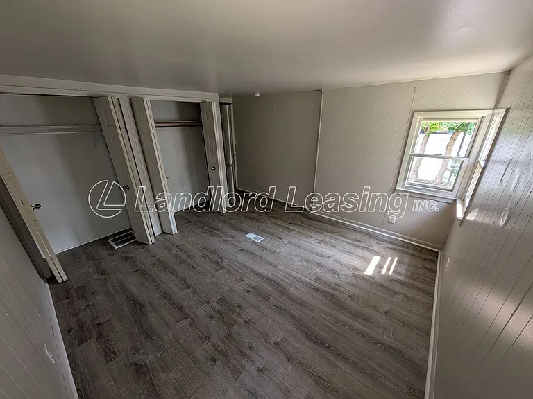 566 Jackson St — Photo 9