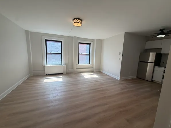 140 Chestnut St APT 605, Springfield, MA 01103