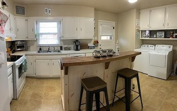 4th image of 1007 32nd Ave