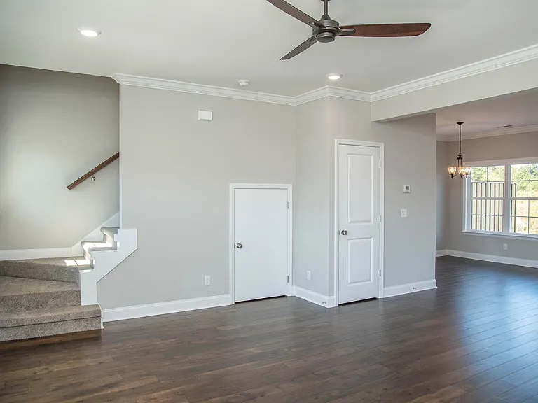 496 Bellingham Dr NE — Photo 2