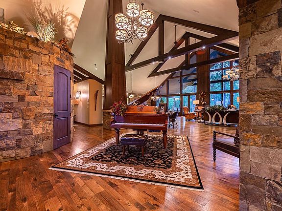 Tyler Lane Great Room 8