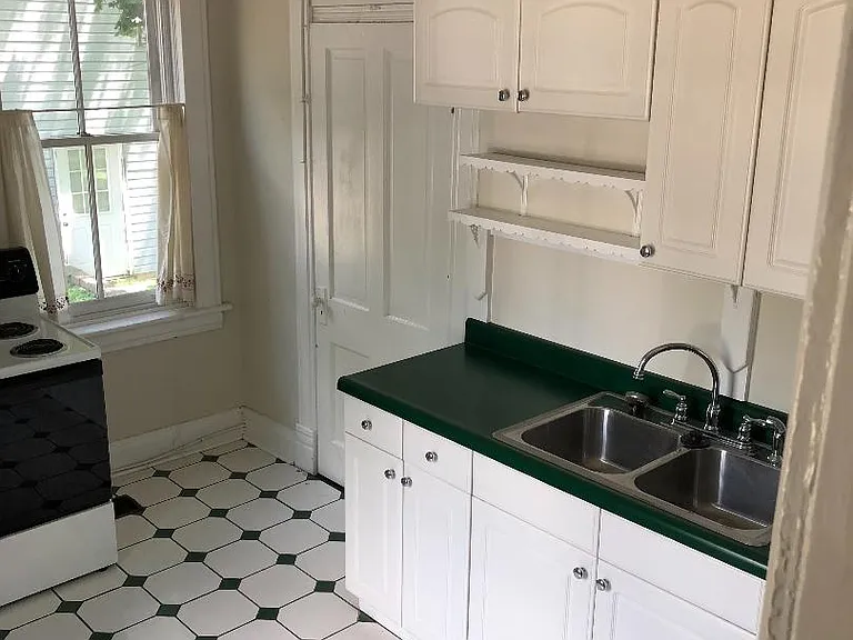734 Tompkins St — Photo 8