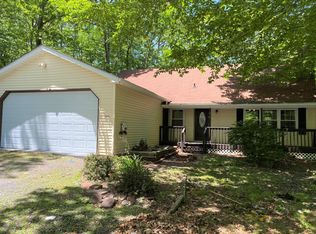 1532 Belgravia Dr, Tobyhanna, PA 18466