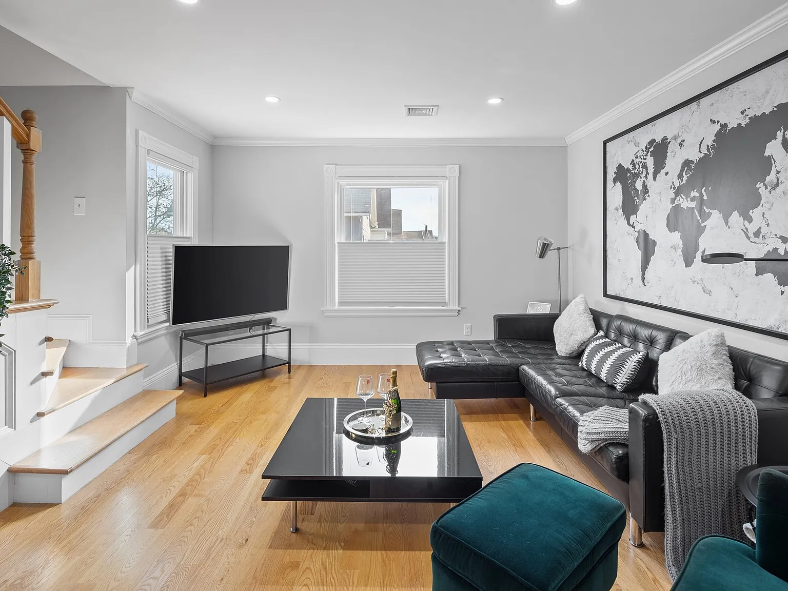 3 bed, 1.0 bath, 1200 sqft, $3,500 — Photo 3
