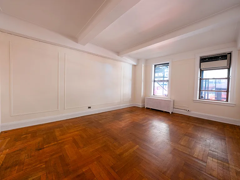 311 E 72nd St #1G — Photo 2