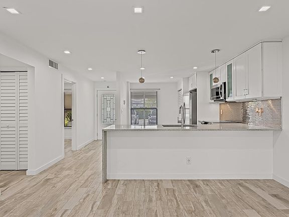 3rd image of 1629 Riverview Road #120