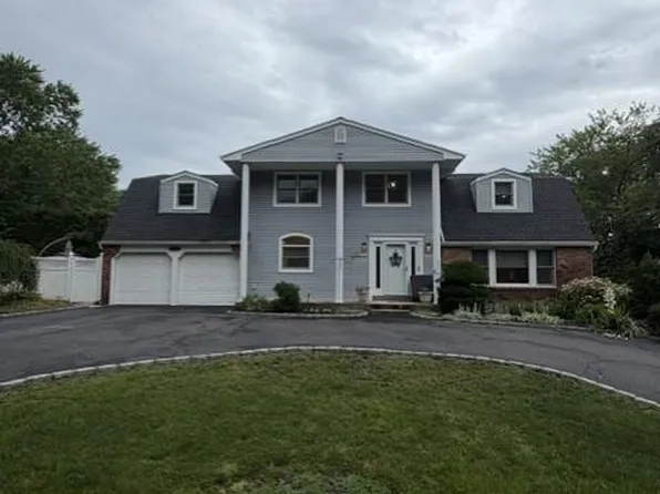21 Fairoaks Lane, Smithtown, NY 11787
