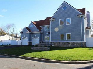 258 7th St, Saint James, NY 11780
