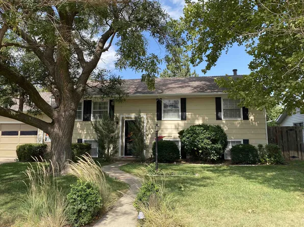 5516 Apache Rd, Great Bend, KS 67530