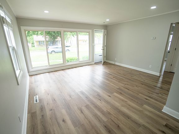 3rd image of 10101 Corning Ave