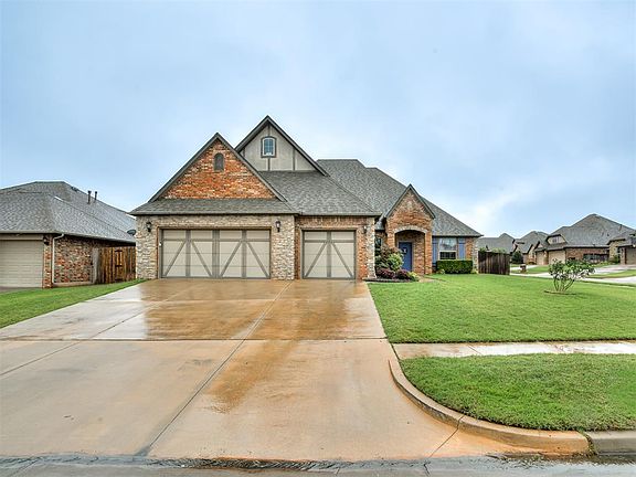 2nd image of 601 Dayton Cir