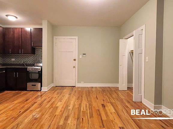 5th image of 837 W Wolfram St APT 105