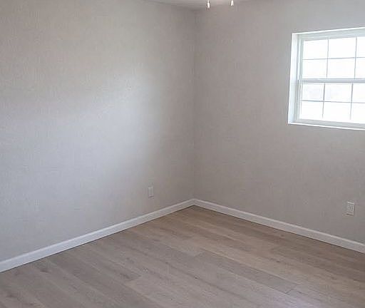 3rd image of 7481 Duckworth Rd