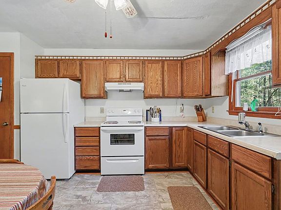 5th image of 210 Stewart Rd