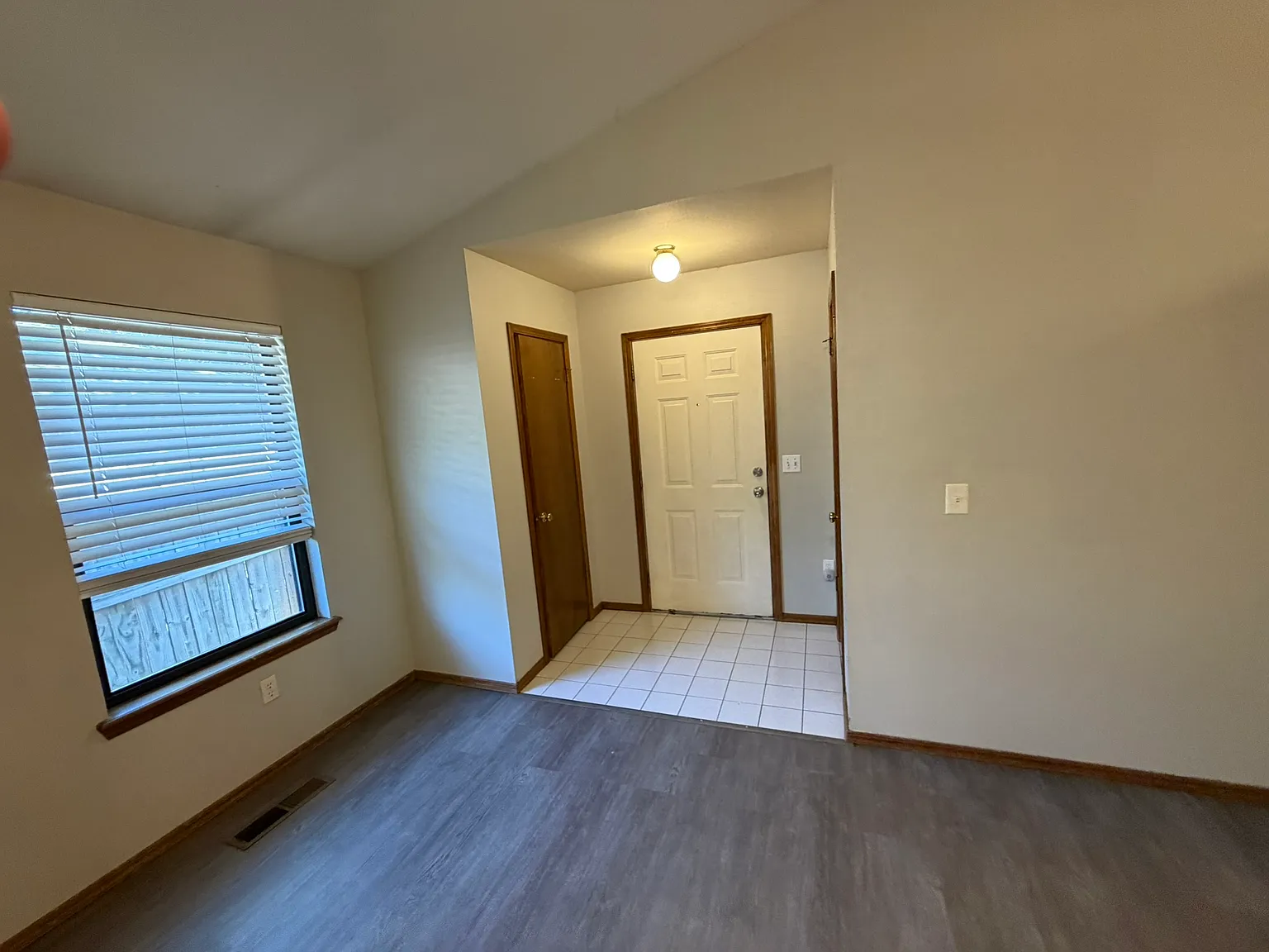 2 bed, 1025 sqft, $1,225 — Photo 3