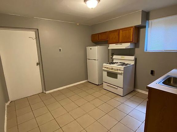 4th image of 9216-20 Central Ave #4
