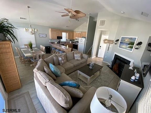 3rd image of 3847 Asbury Ave #2
