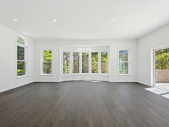 5th image of 175 Pleasant St